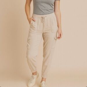 Community| Aritzia| Tan ‘Ion’ Drawstring Waist Jogger Cargo Pants Sz M